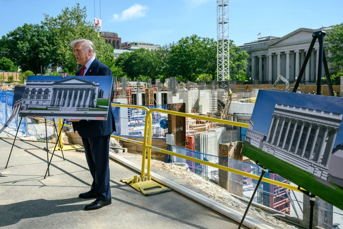 Real White House ballroom construction context