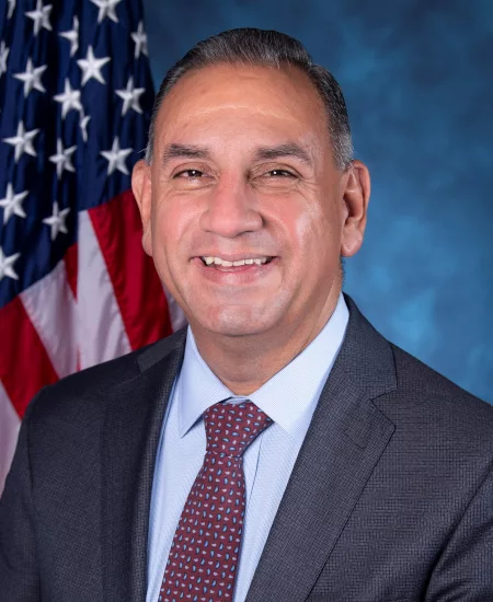 Congressional portrait of Cisneros, Gilbert